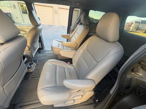 Used 2015 Toyota Sienna XLE image 12
