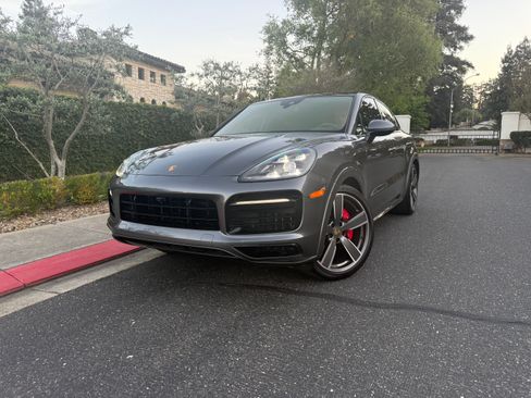 Used 2021 Porsche Cayenne GTS image 19