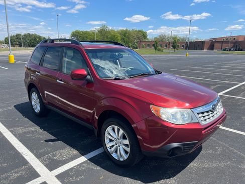 Used 2012 Subaru Forester 2.5X Premium w/ Popular Pkg 3 AWD/4WD image 4