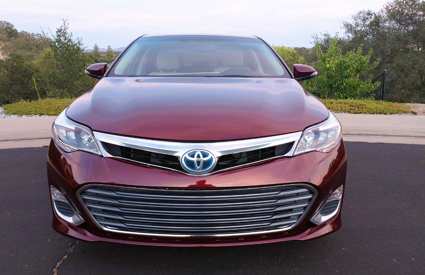 Used 2013 Toyota Avalon XLE Premium FWD image 2