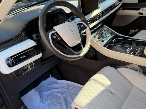 Used 2023 Lincoln Aviator Black Label w/ Dynamic Handling Package image 4