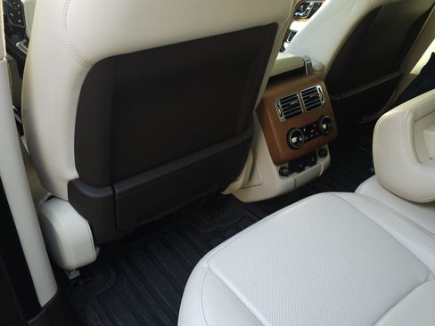 Used 2020 Land Rover Range Rover HSE image 28