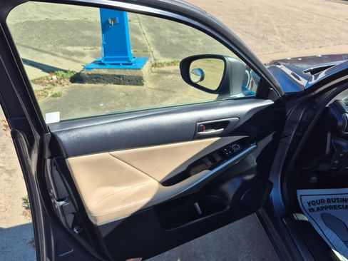 Used 2019 Lexus IS 300 w/ Accessory Package 2 image 10