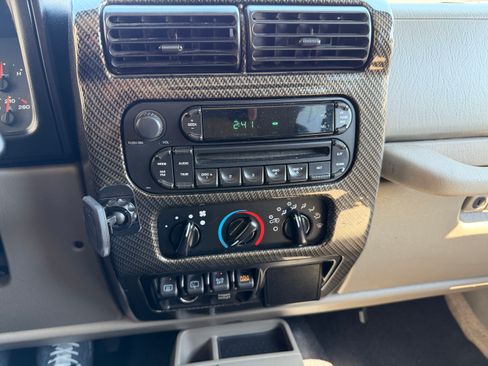 Used 2006 Jeep Wrangler Unlimited Rubicon AWD/4WD image 25