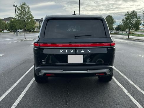Used 2025 Rivian R1S Adventure image 8
