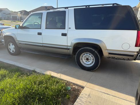 Used 1999 Chevrolet Suburban 4WD w/ Preferred Equipment Group 2 image 1