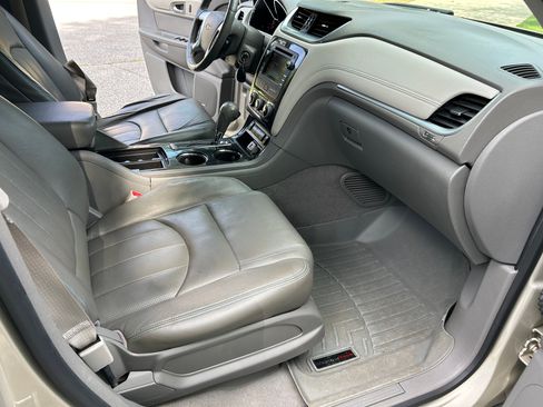 Used 2015 Chevrolet Traverse LT FWD image 15