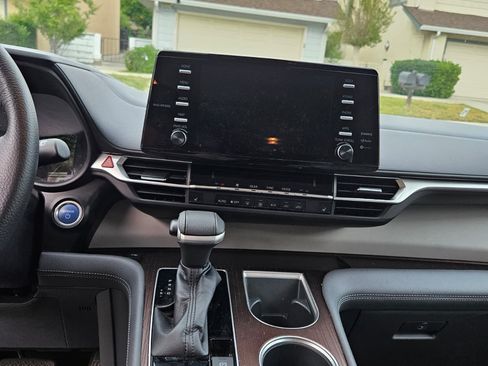 Used 2022 Toyota Sienna XLE image 12