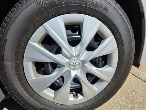 Used 2015 Toyota Corolla L image 13