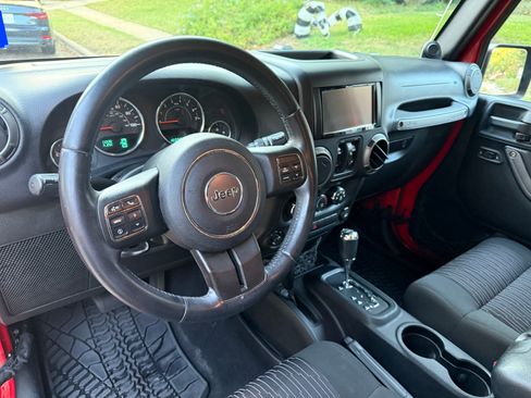 Used 2012 Jeep Wrangler Unlimited Sport image 9