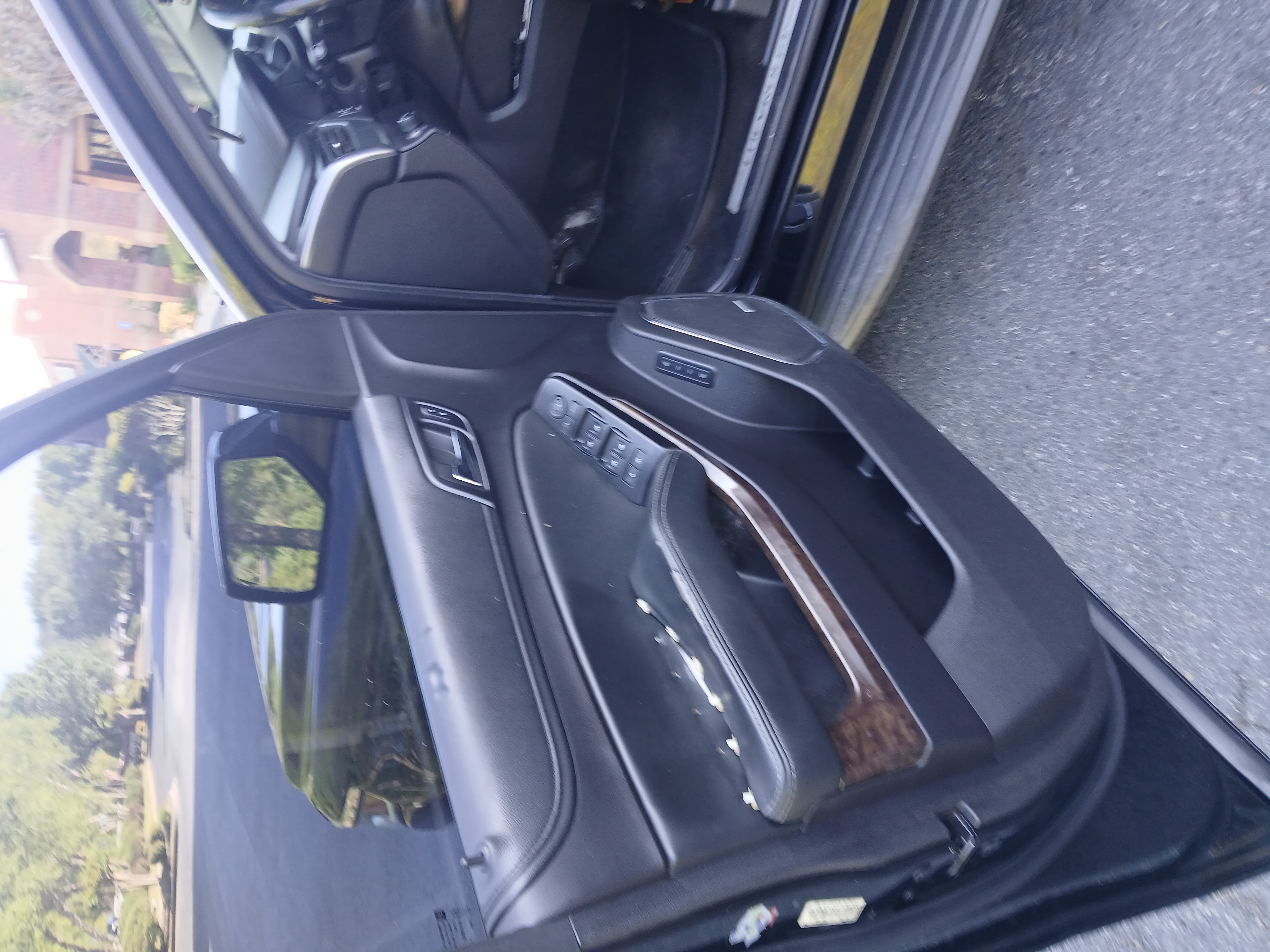 Used 2016 Chevrolet Suburban LT RWD image 14