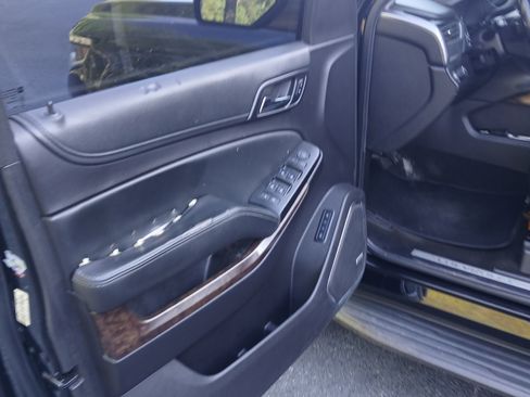 Used 2016 Chevrolet Suburban LT RWD image 14