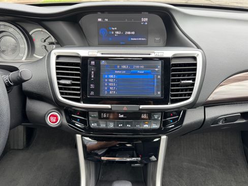Used 2016 Honda Accord EX image 21