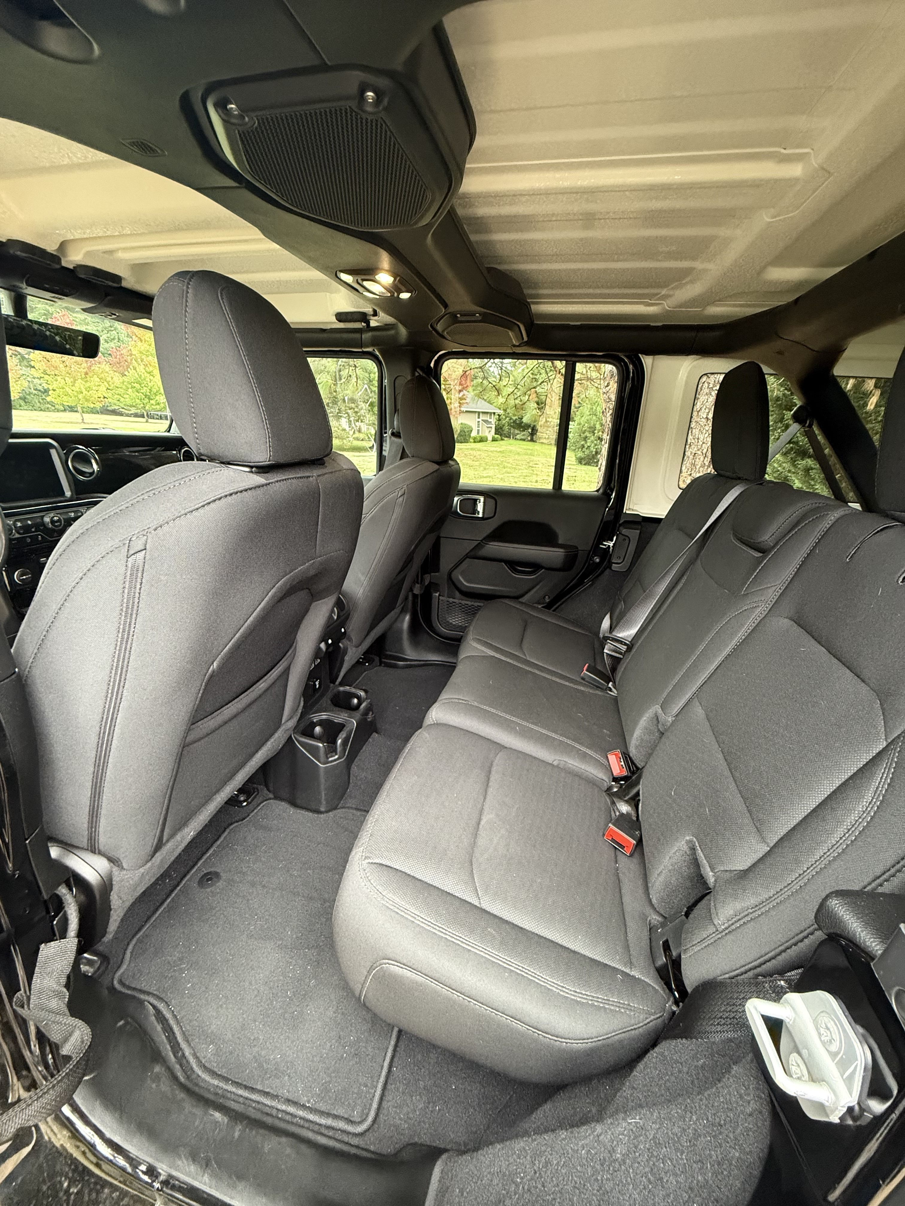 Used 2022 Jeep Wrangler Unlimited Sahara w/ Cold Weather Group AWD/4WD image 20