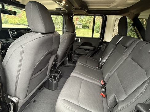 Used 2022 Jeep Wrangler Unlimited Sahara w/ Cold Weather Group image 20