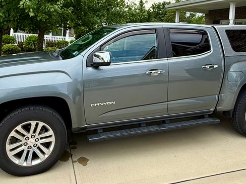 Used 2019 GMC Canyon SLT w/ Driver Alert Package AWD/4WD image 2