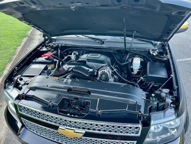 Used 2012 Chevrolet Avalanche LTZ RWD image 2