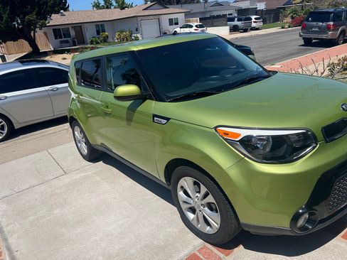 Used 2016 Kia Soul + FWD image 4