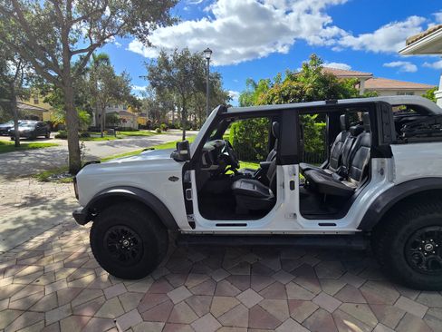 Used 2023 Ford Bronco Wildtrak image 6