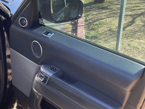 Used 2018 Land Rover Range Rover Sport HSE image 14