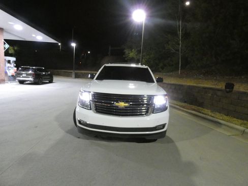 Used 2019 Chevrolet Suburban Premier w/ Premier Plus Edition image 2