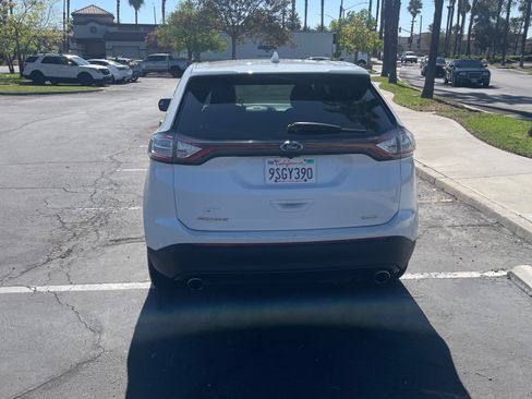 Used 2018 Ford Edge SE FWD image 4