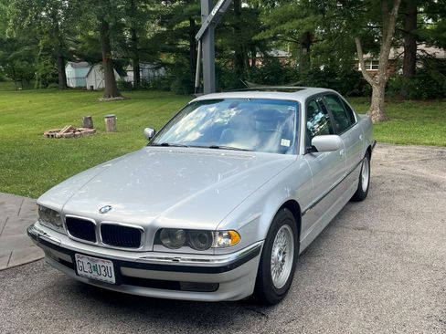Used 2001 BMW 740i image 2