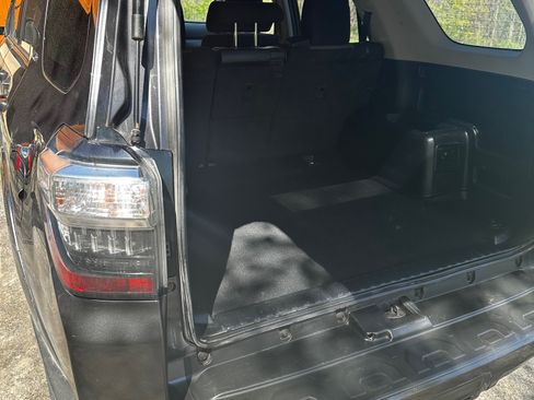 Used 2016 Toyota 4Runner SR5 AWD/4WD image 9