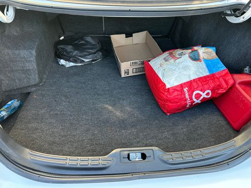 Used 1999 Ford Taurus SE image 11