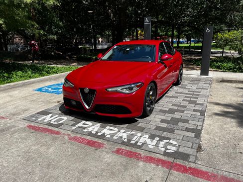 Used 2018 Alfa Romeo Giulia Ti Sport w/ Quick Order Package 22U Sport RWD image 2