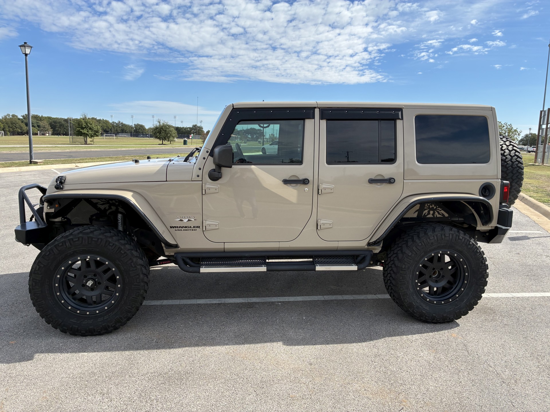 Used 2016 Jeep Wrangler Unlimited Sahara w/ Connectivity Group AWD/4WD image 8
