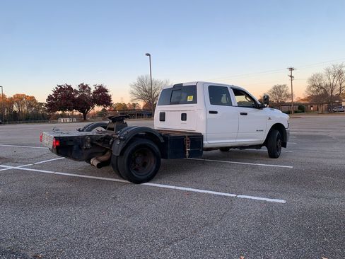 Used 2019 RAM 3500 Tradesman w/ Chrome Appearance Group image 4