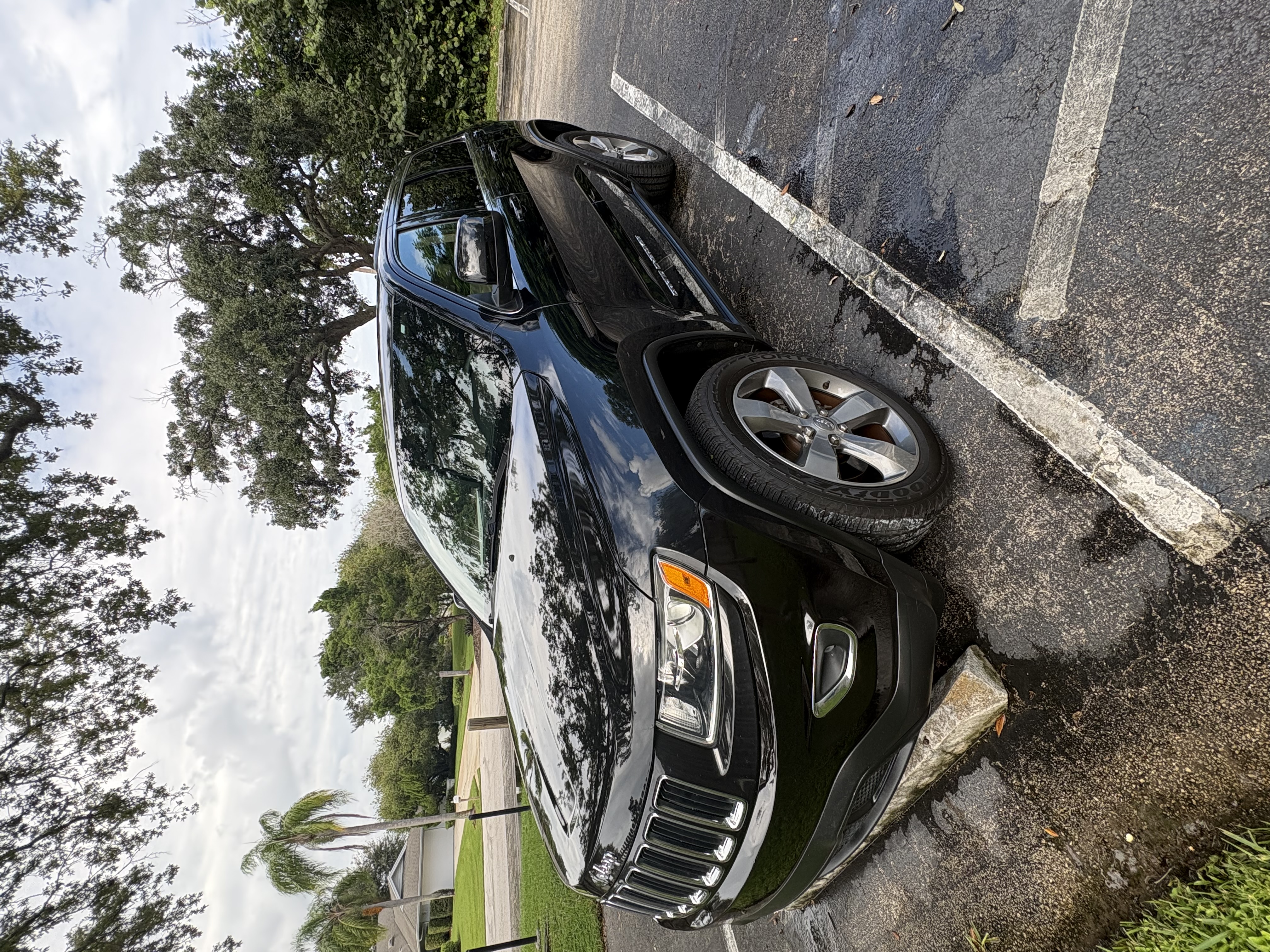 Used 2014 Jeep Grand Cherokee Laredo w/ Trailer Tow Group IV RWD image 1