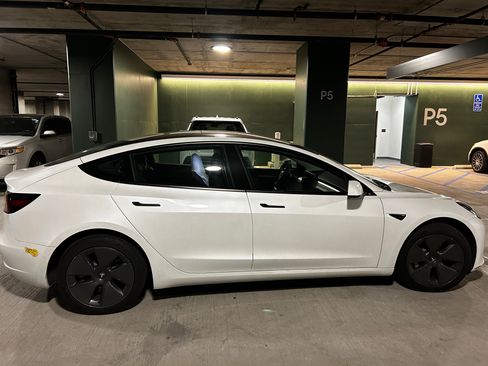Used 2022 Tesla Model 3 image 2