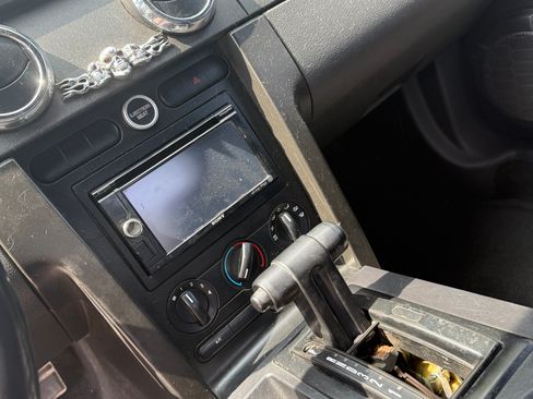 Used 2005 Ford Mustang Premium image 6