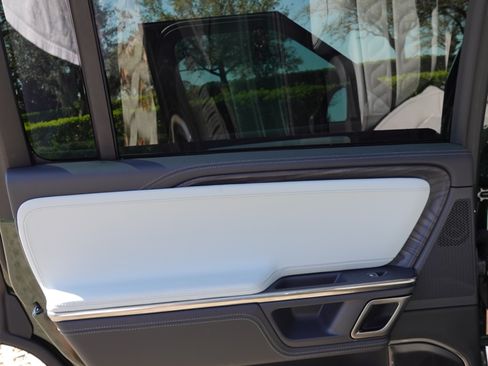 Used 2023 Rivian R1S Adventure image 23