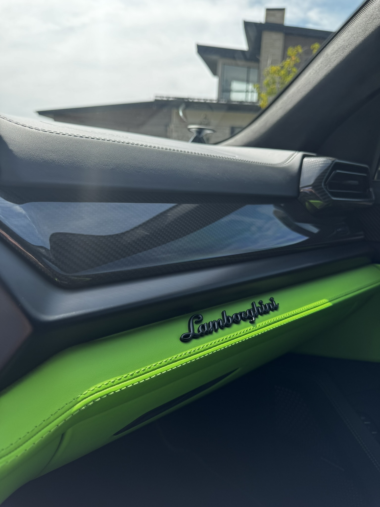 Used 2025 Lamborghini Urus SE AWD/4WD image 11