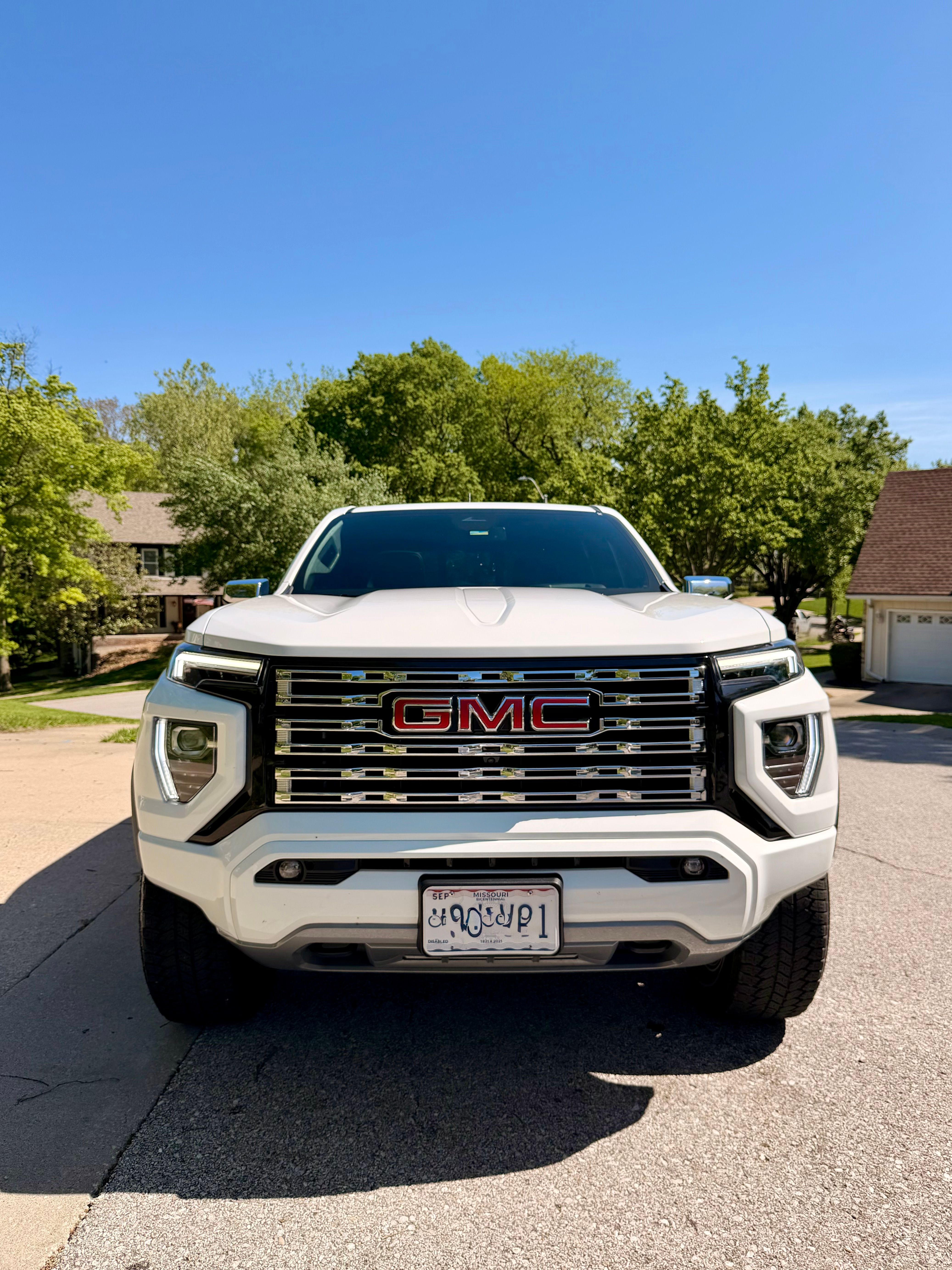 Used 2025 GMC Canyon Denali AWD/4WD image 2
