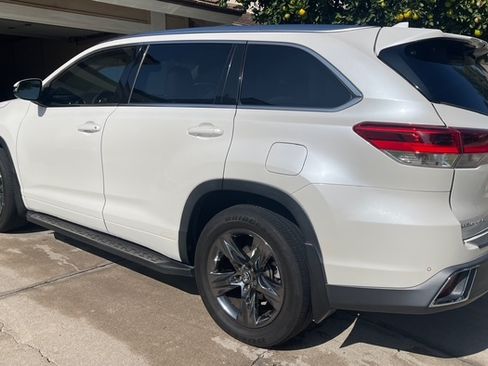 Used 2017 Toyota Highlander Limited Platinum image 5