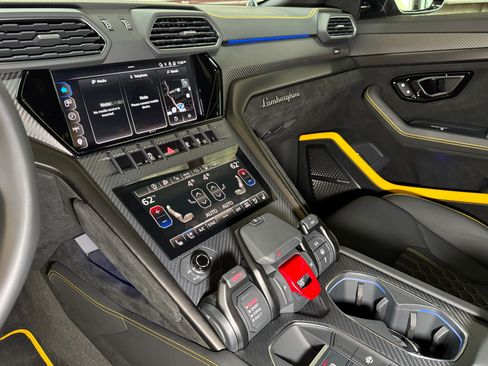 Used 2024 Lamborghini Urus Performante image 24