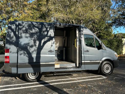 Used 2018 Mercedes-Benz Sprinter 2500 image 14