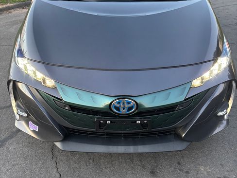 Used 2019 Toyota Prius Prime Advanced image 9