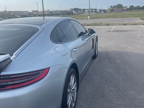 Used 2019 Porsche Panamera 4 image 4