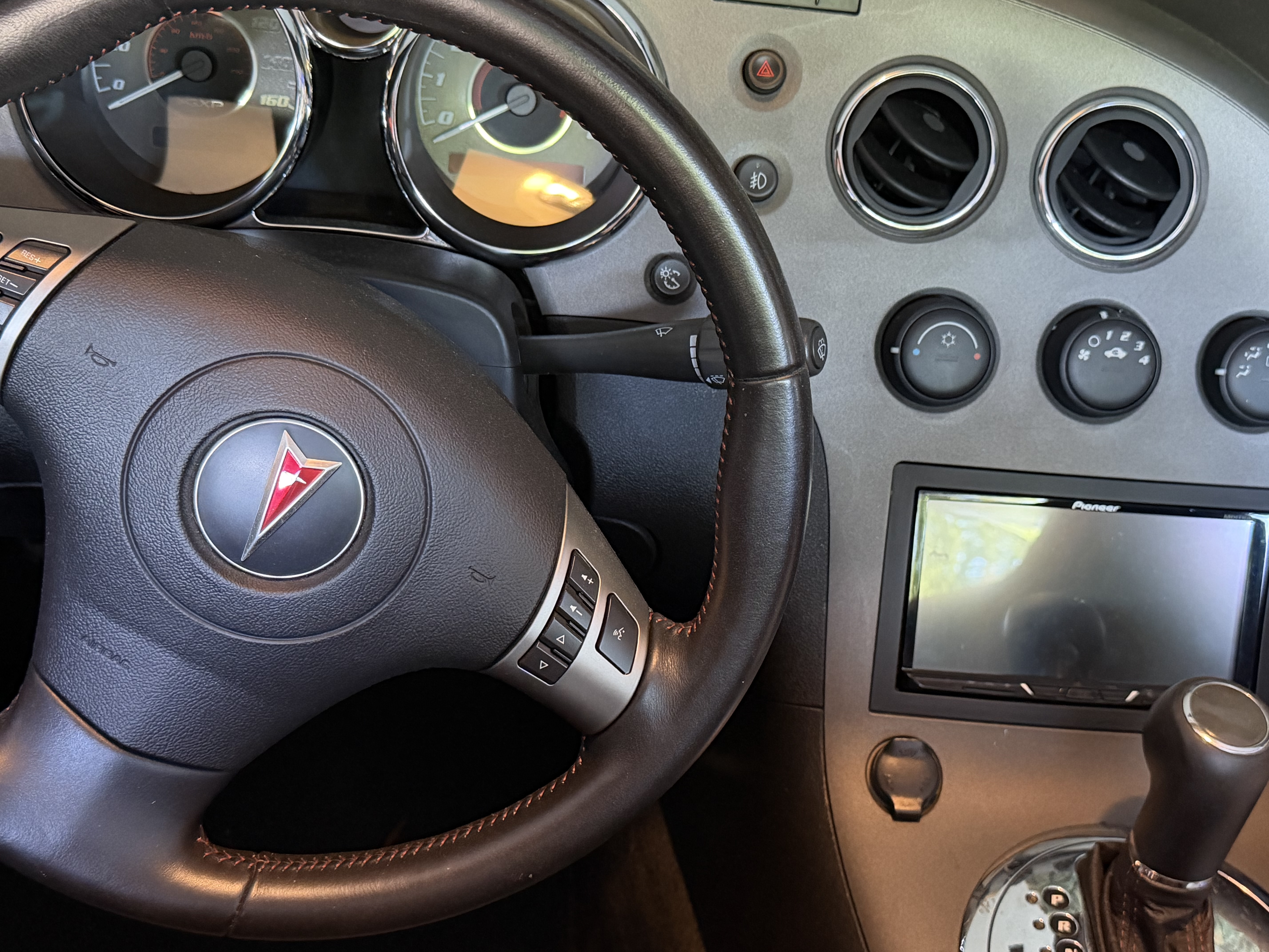Used 2008 Pontiac Solstice GXP w/ Premium Package RWD image 18