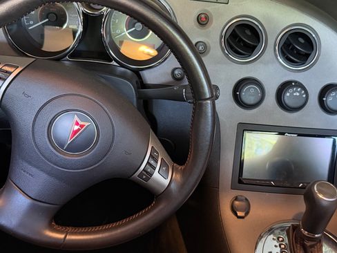 Used 2008 Pontiac Solstice GXP w/ Premium Package RWD image 18
