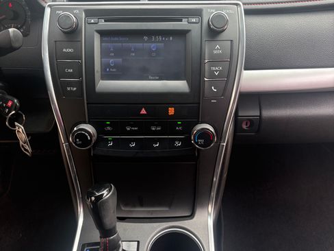 Used 2017 Toyota Camry SE FWD image 10