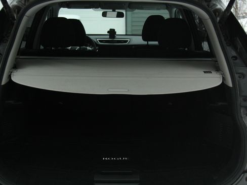 Used 2016 Nissan Rogue SV w/ SV Premium Package image 27