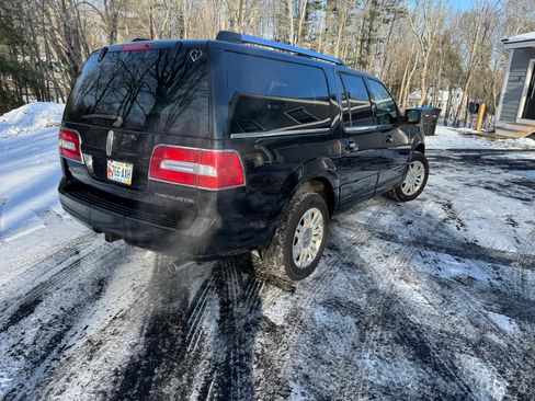 Used 2011 Lincoln Navigator L Sport Utility 4D image 4