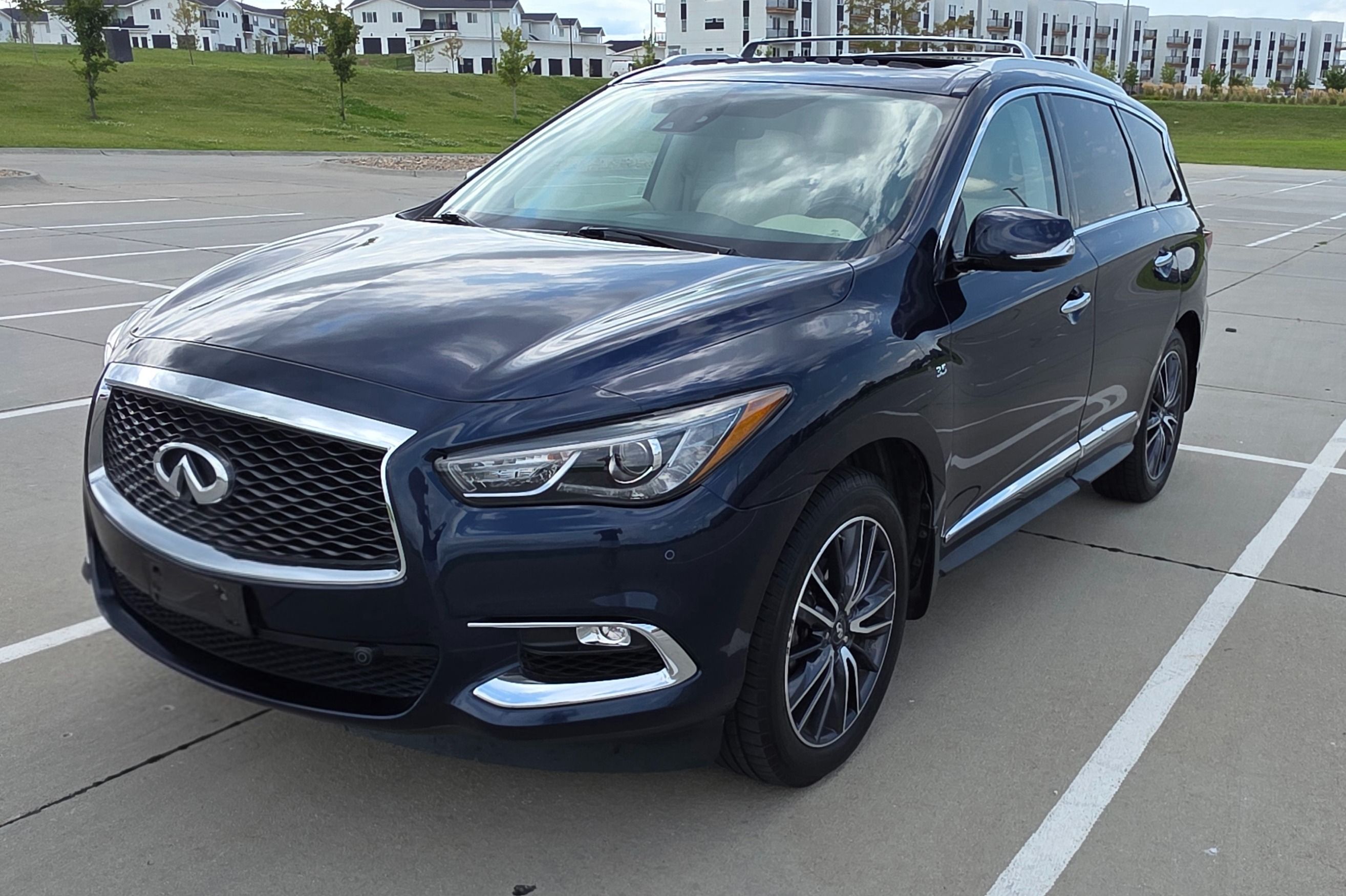 Used 2017 INFINITI QX60 Luxe w/ Deluxe Technology Package AWD/4WD image 11