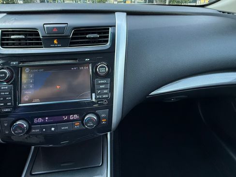 Used 2013 Nissan Altima 3.5 SL w/ Technology Pkg FWD image 10